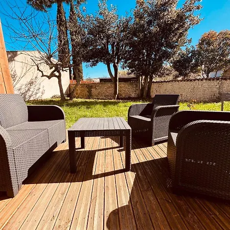 En Rez De Jardin Avec Parking * 拉罗歇尔